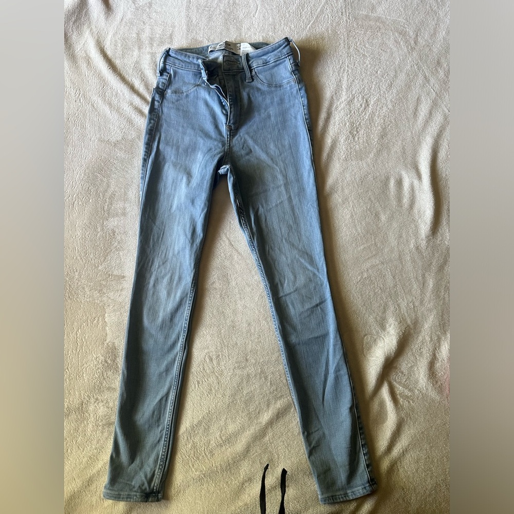 Hollister women’s waist 24 inches length 26 curvy high- waist jean leggings